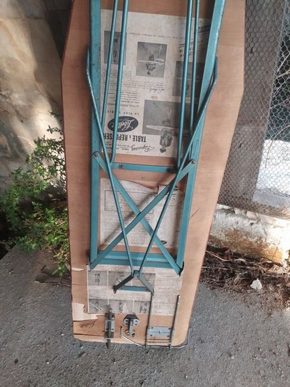 Table &agrave; Repasser Vintage Marque Libellule ann&eacute;es 60
Meubles