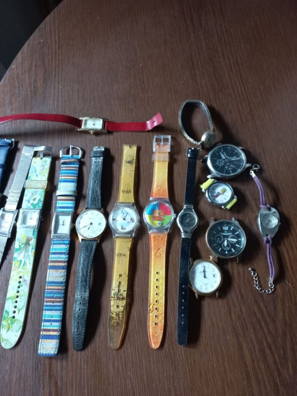 LOT 15 MONTRES pou pieces d&eacute;tach&eacute;es Bijoux et montres