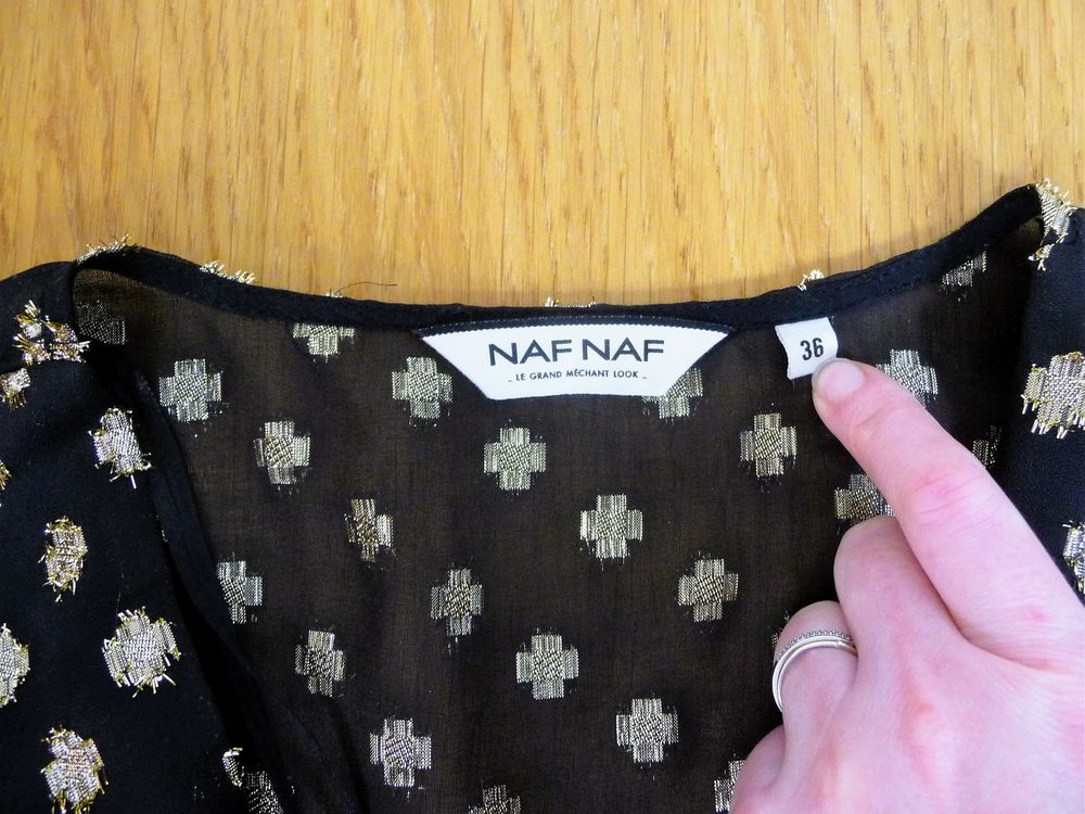 Robe Noir &agrave; Motif Dor&eacute; &agrave; Manches Longues- Taille 36- Naf Naf Vêtements