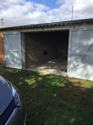  Parking / Garage � louer 15 m� Rochefort