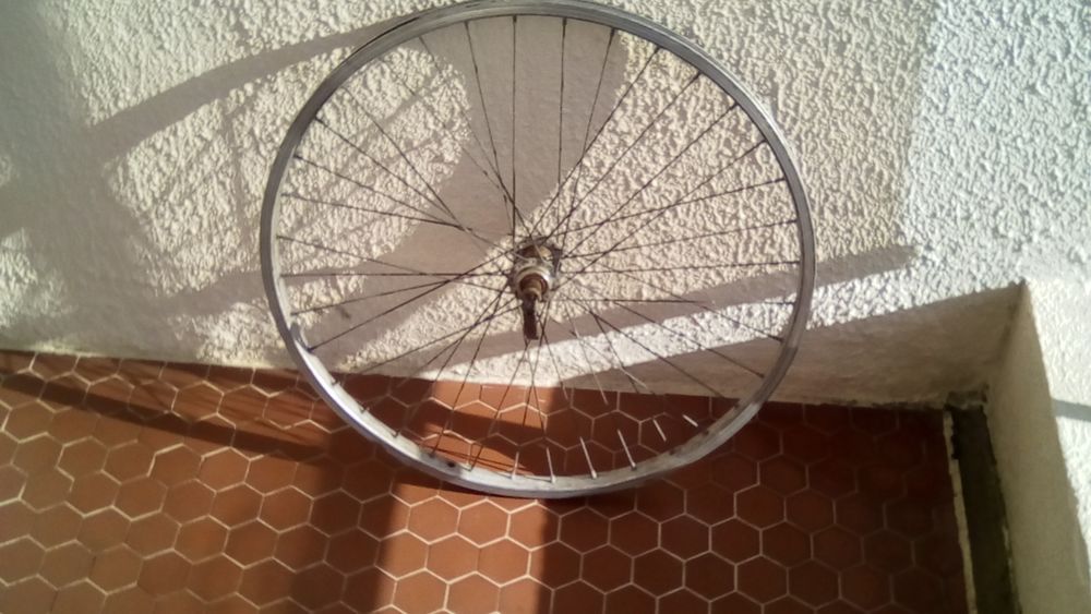 roue avant VTT 26 pouces. Vélos