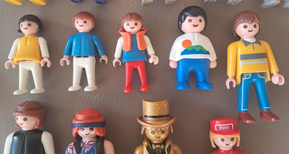 Lot de 14 playmobil 3 chevaux 2 accessoires Jeux / jouets