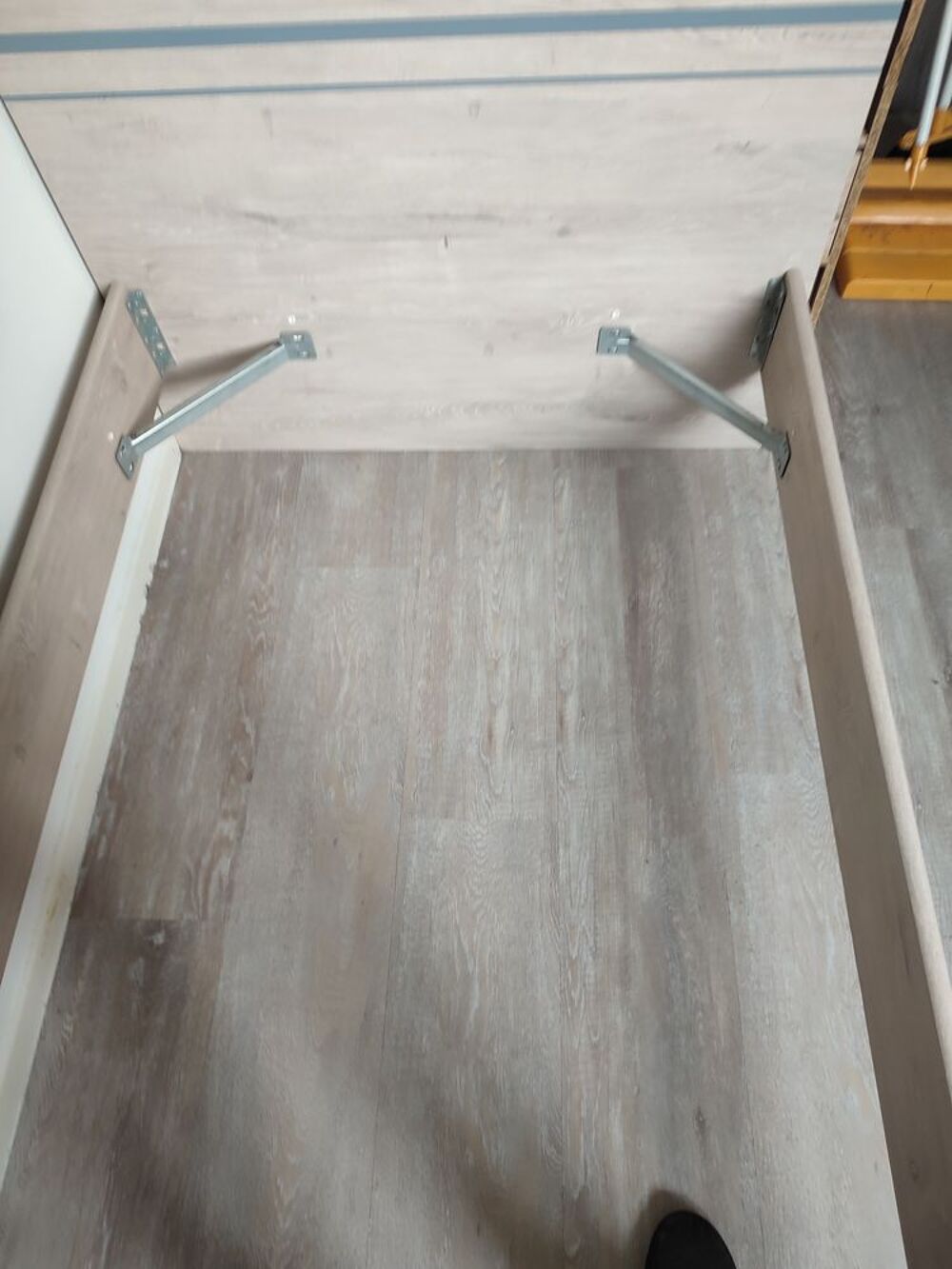 lit 190x90 avec sommier lattes et matelas parfait &eacute;tat Meubles