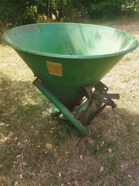 Semoir �pandeuse centrifuge pour engrais ou sel 220 Montpellier (34)