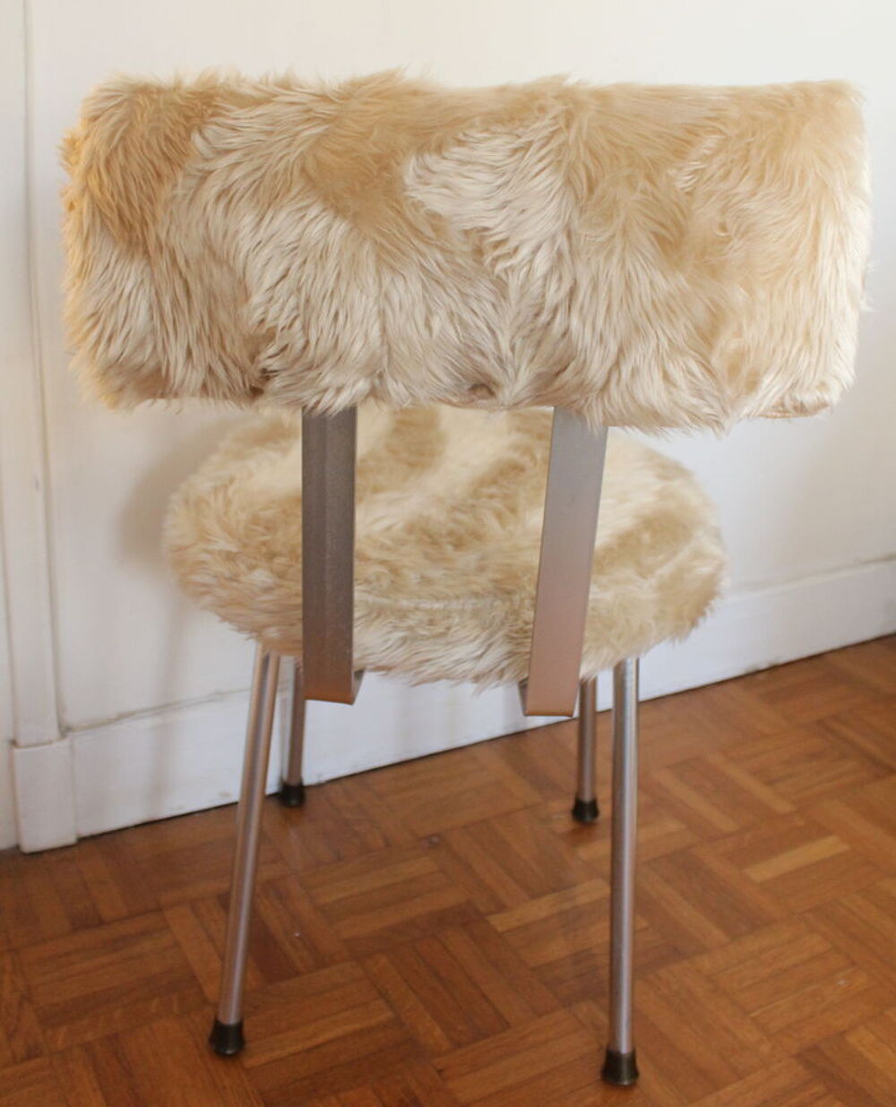 Chaise poilue ou moumoute coiffeuse design 70's Pelfran Meubles