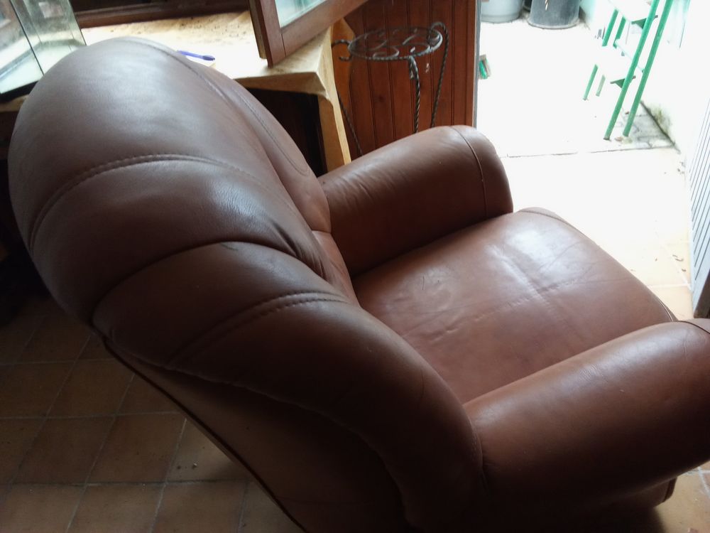 Fauteuil cuir 
Meubles