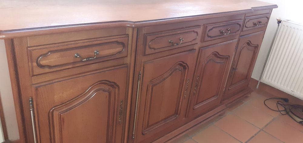 Buffet en bois. D&Eacute;M&Eacute;NAGEMENT. &Agrave; N&Eacute;GOCIER Meubles