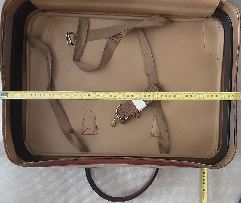 Valise souple et l&eacute;g&egrave;re &agrave; anses, comme neuve. Maroquinerie