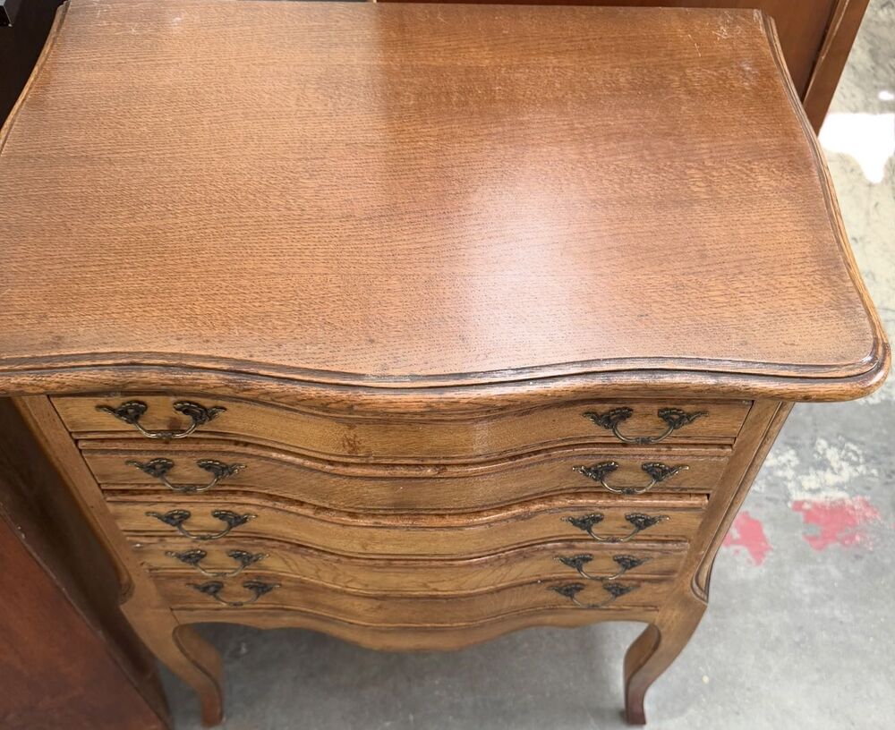 Commode-chiffonni&egrave;re style Louis XV Meubles