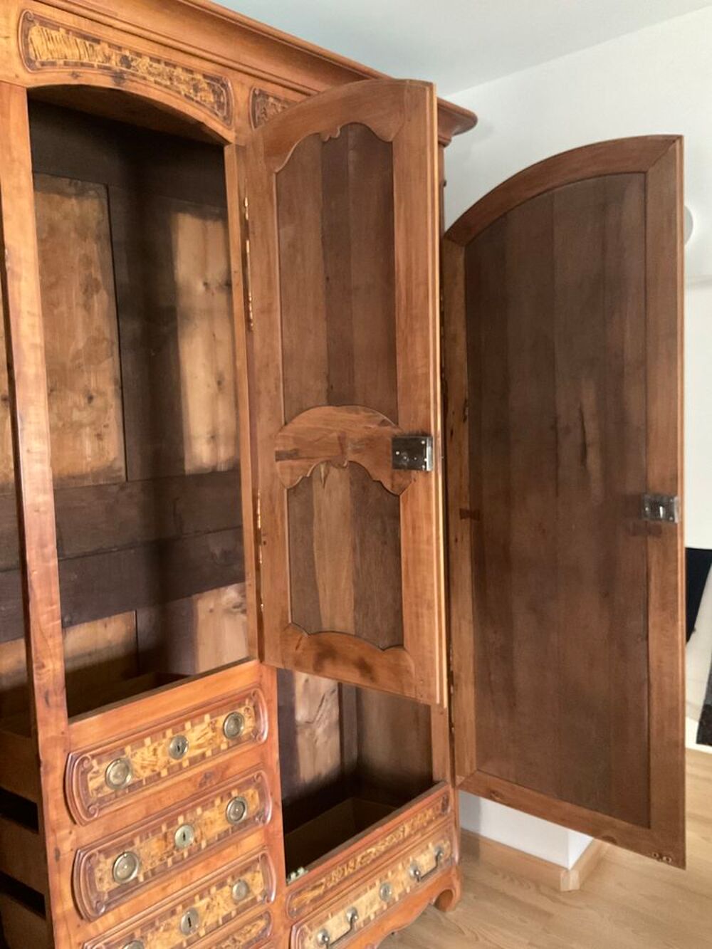 Armoire Bressane unique Meubles