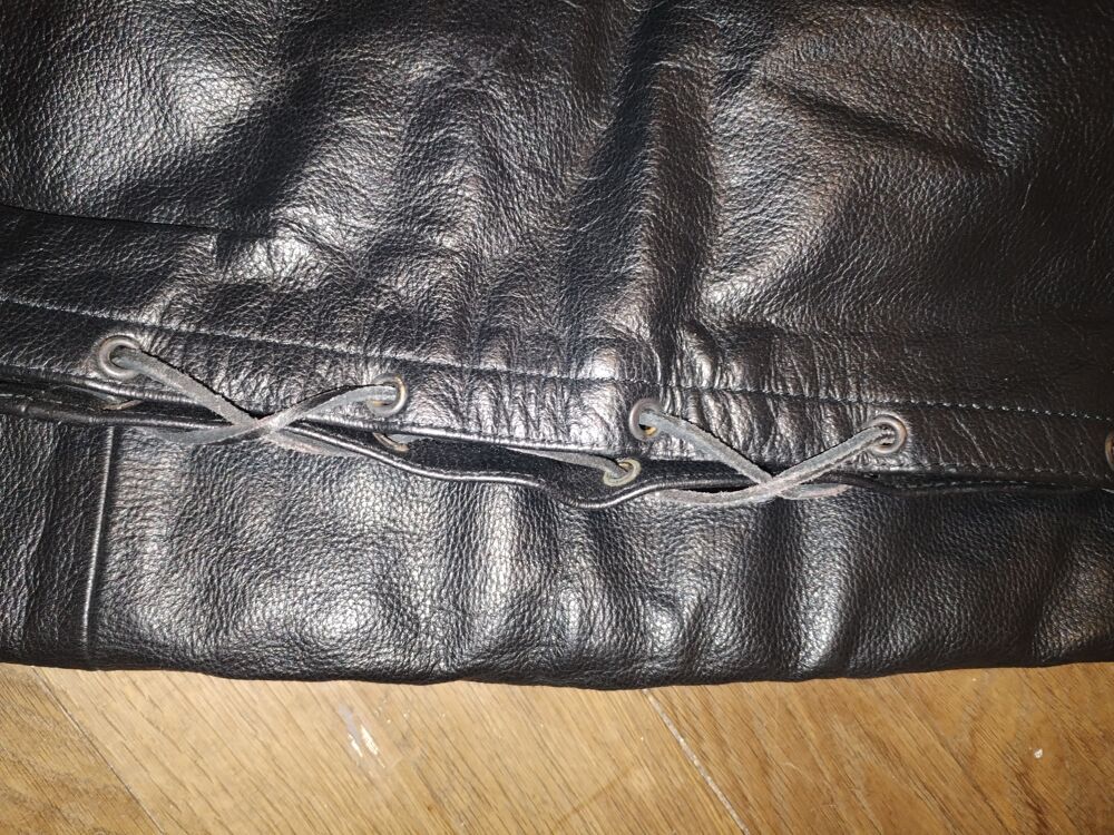 Pantalon en cuir v&eacute;ritable homme &agrave; lacets en parfait &eacute;tat Vêtements