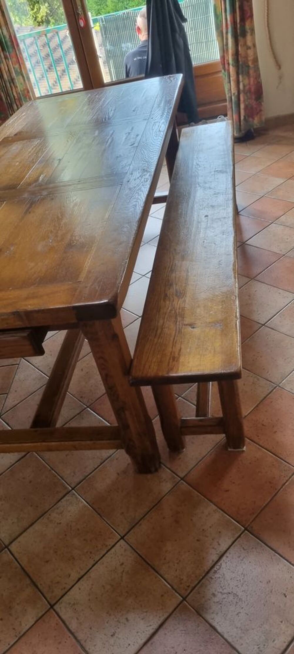 Table ch&ecirc;ne massif avec bancs Meubles