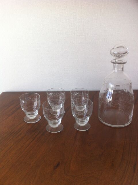 Carafon avec ses  verres 55 Paris 17 (75)