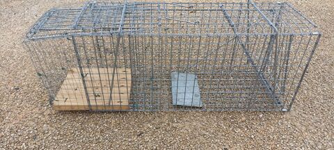 Pi�ge � martres ou belette Montaren-et-Saint-M�diers (30)