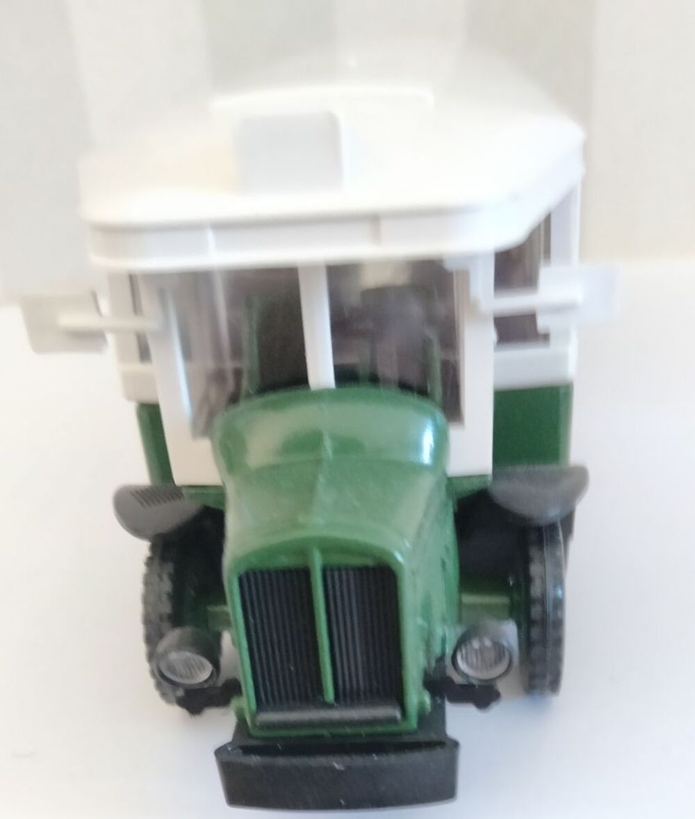 Autobus tn6c. 1/50e. Solido. 
