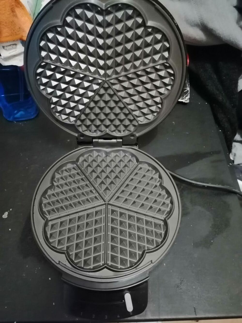 Gaufrier silvercrest de couleur noir pour faire des gaufre e Electroménager