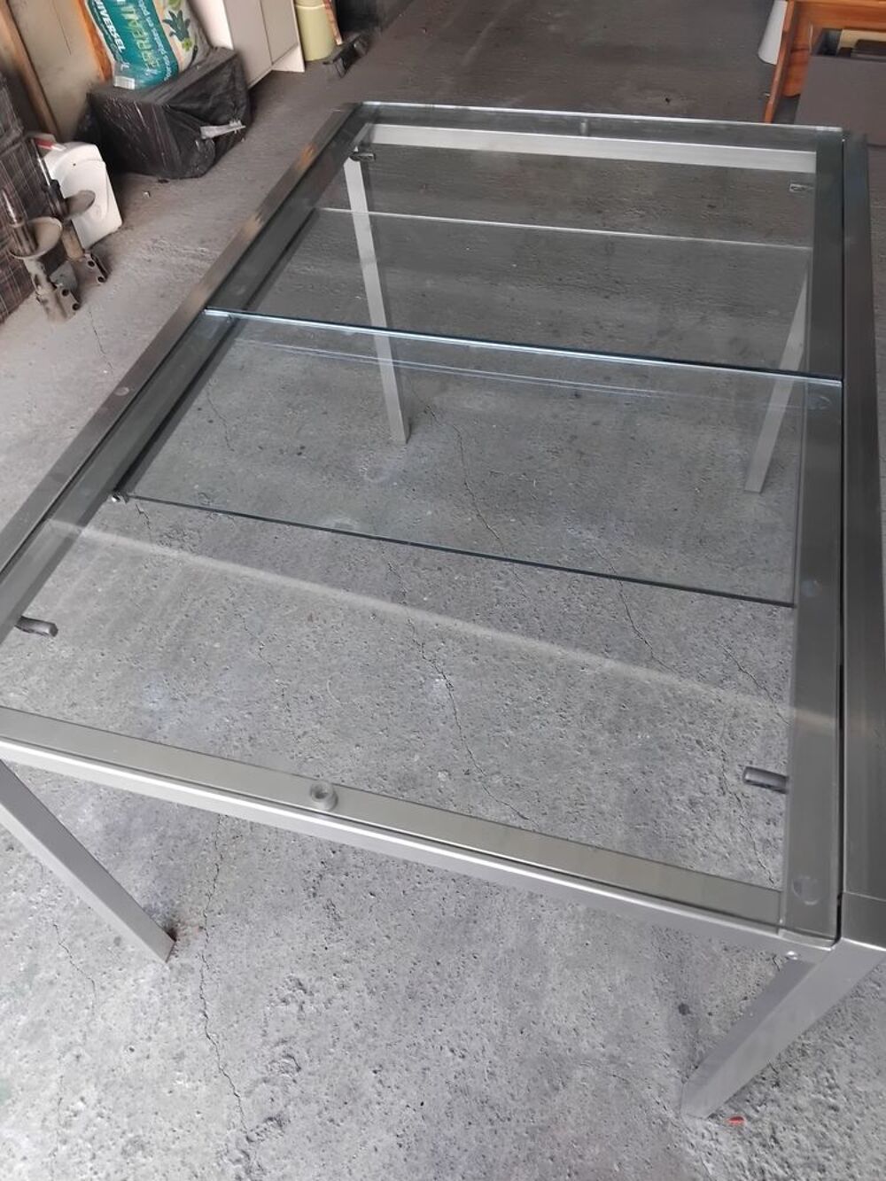 Table de salle &agrave; manger en verre avec rallonges...100 euros. Meubles