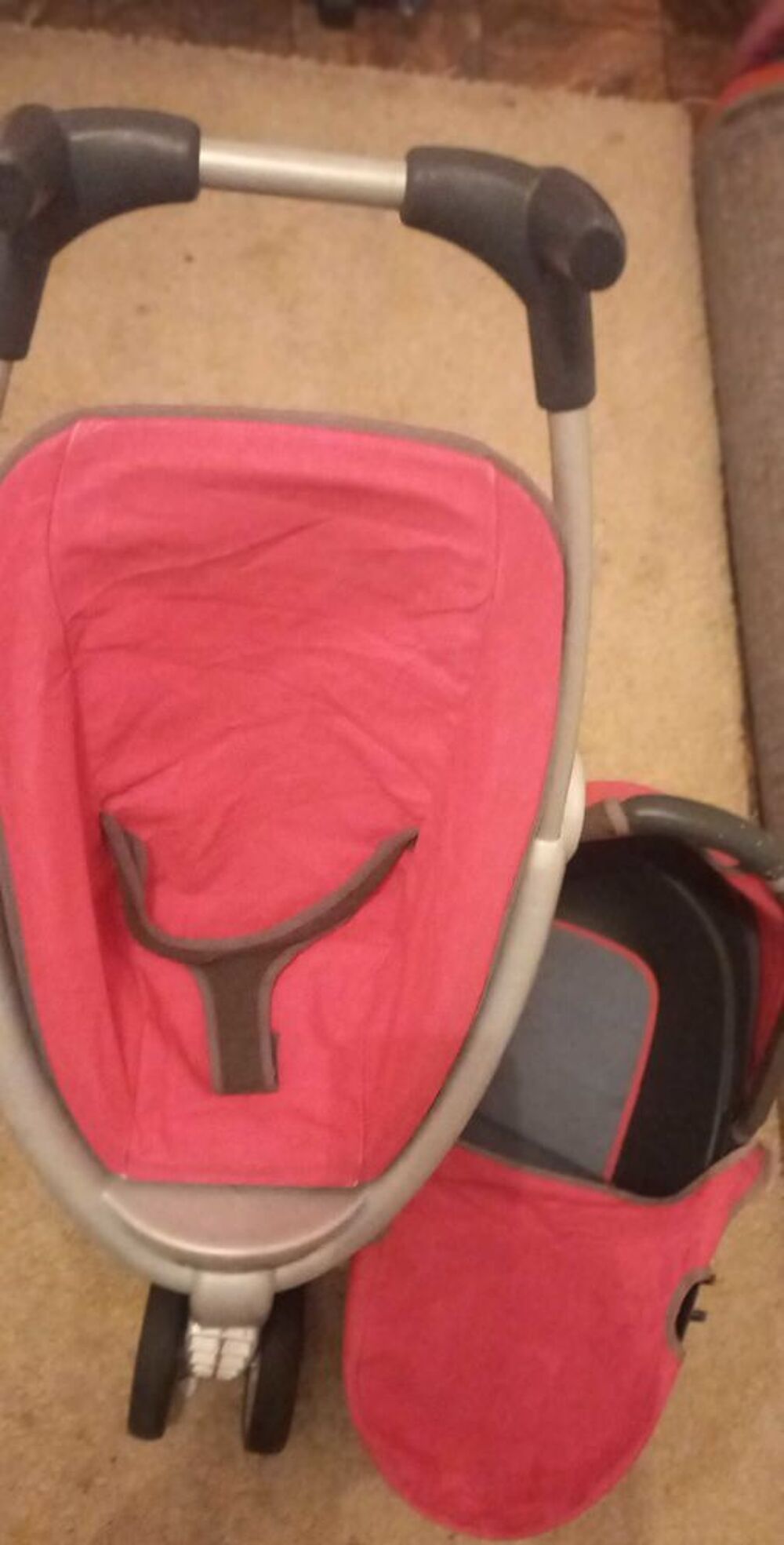 vendre Deux poussette pour poup&eacute;e. tr&egrave;s bonne &eacute;tat Jeux / jouets