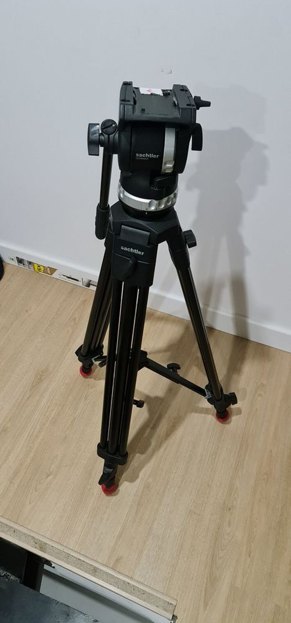 Tr&eacute;pied vid&eacute;o haut de gamme Sachtler Photos/Video/TV