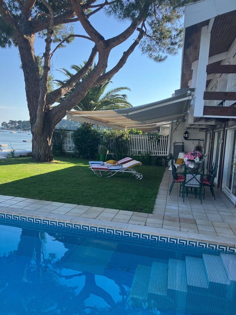   Entretien des piscines, des terrasses et des jardins, 