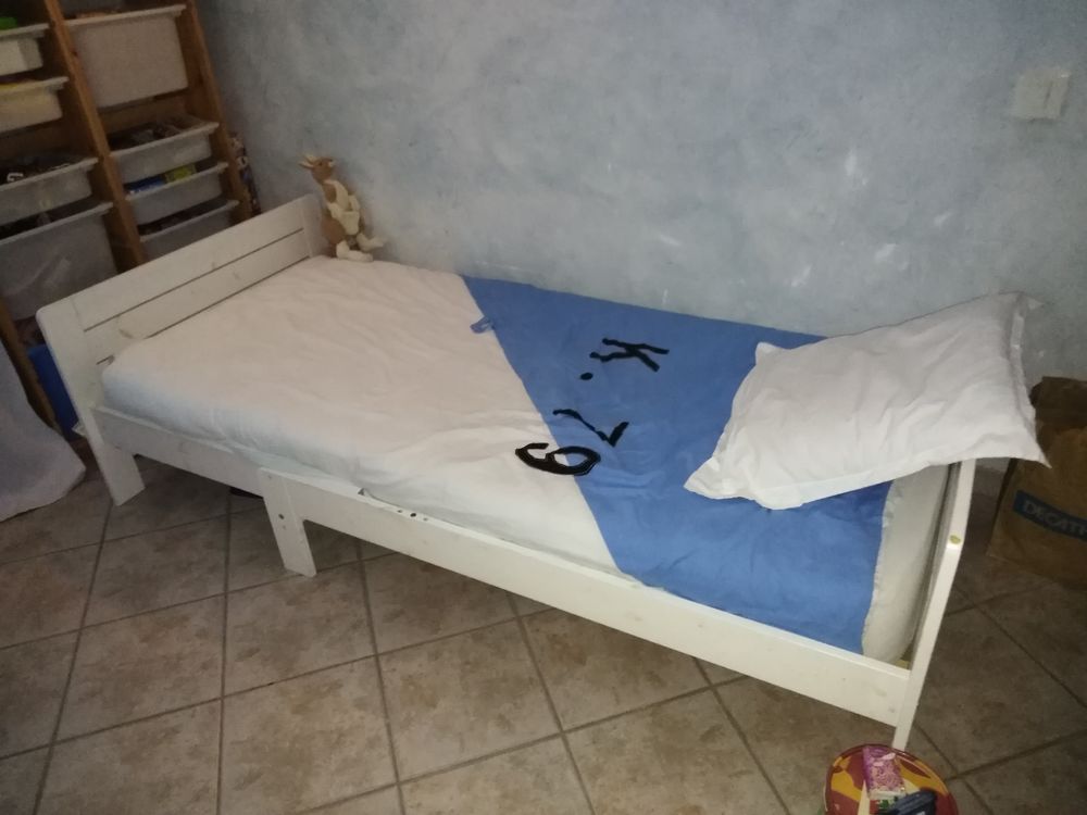 deux lits &eacute;volutif ikea. Bon &eacute;tat. Meubles