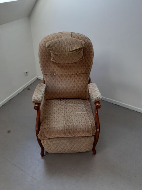 Don d'un fauteuil vintage de bon coeur.  0 Valenciennes (59)