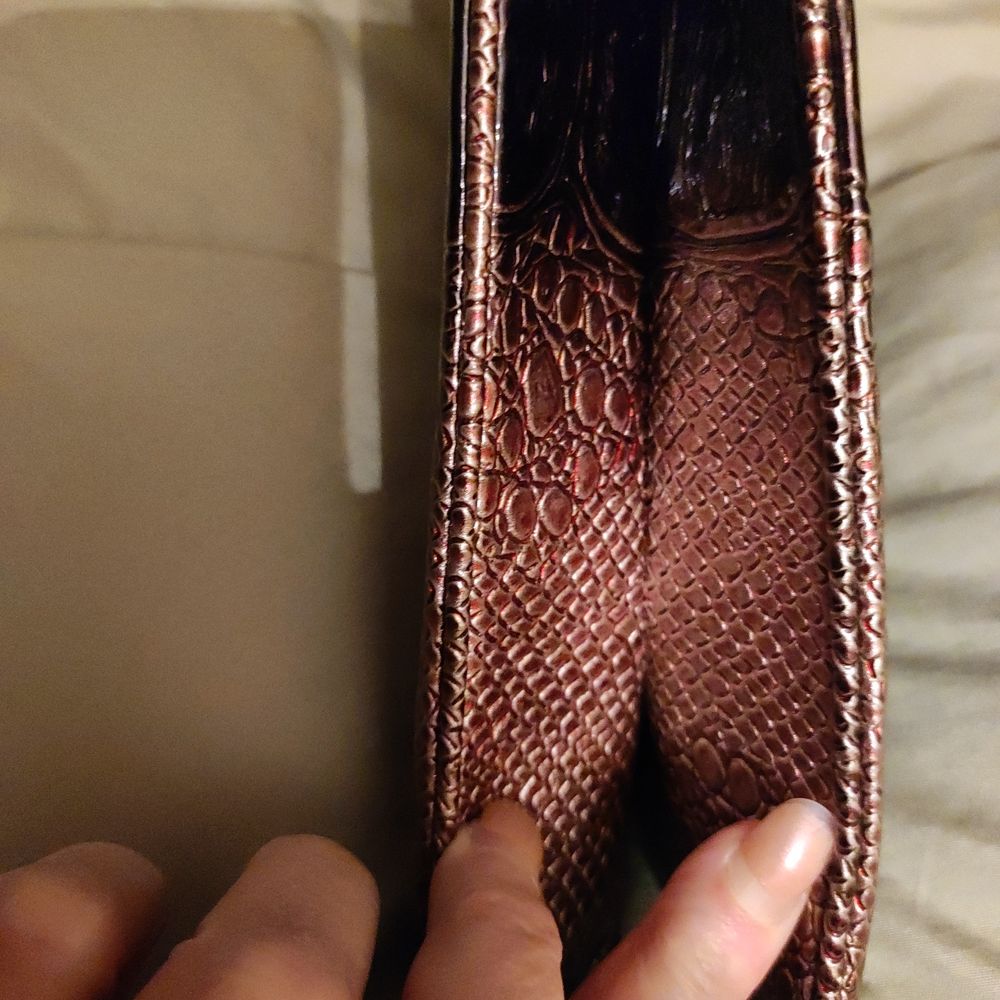 Sac vintage cuir vegan fa&ccedil;on reptile. Maroquinerie