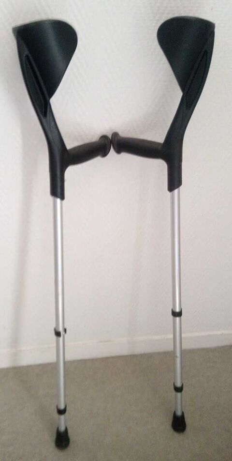 Une paire de béquilles réglable état neuf sur Amiens Rivery. 20 € . C'est disponible. Amiens (80)