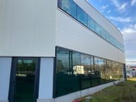   St Priest Parilly : de 800 m2 dont 200 m2 bureaux + sociaux 