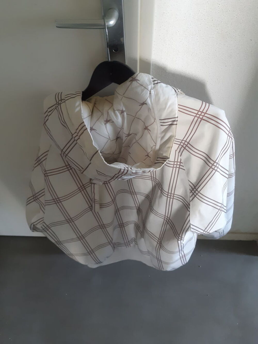 Blouson taille L a capuche longue manche Vêtements