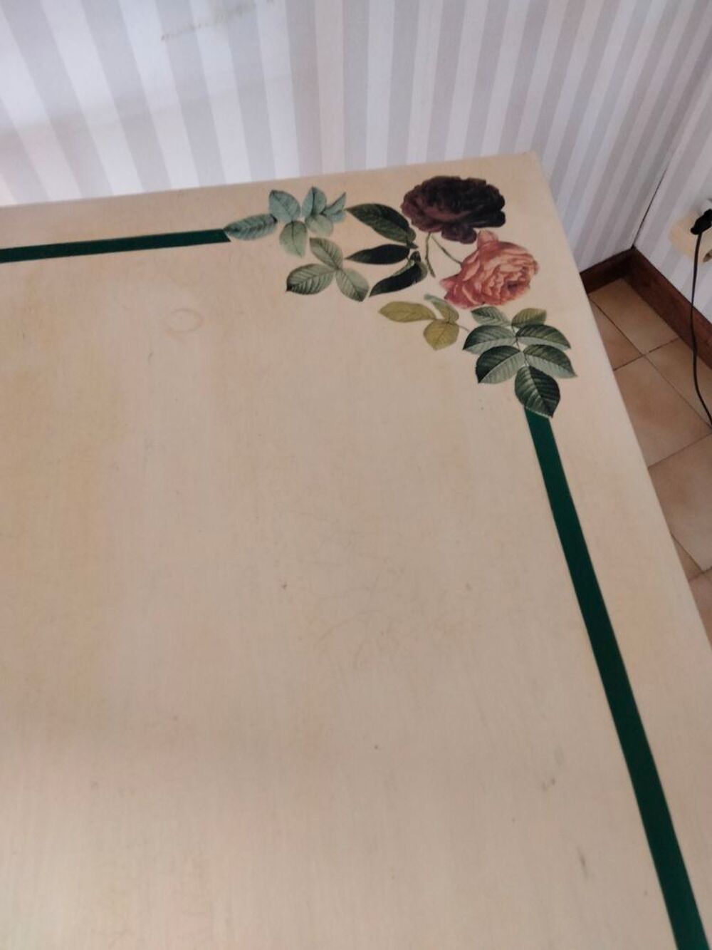 Table rectangulaire. Meubles