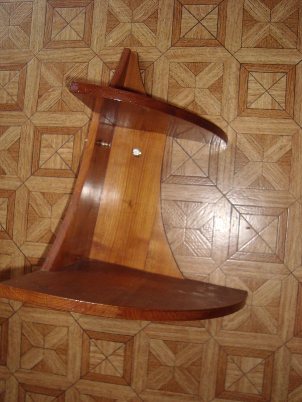 Belle &eacute;tag&egrave;re d'angle bois clair Meubles