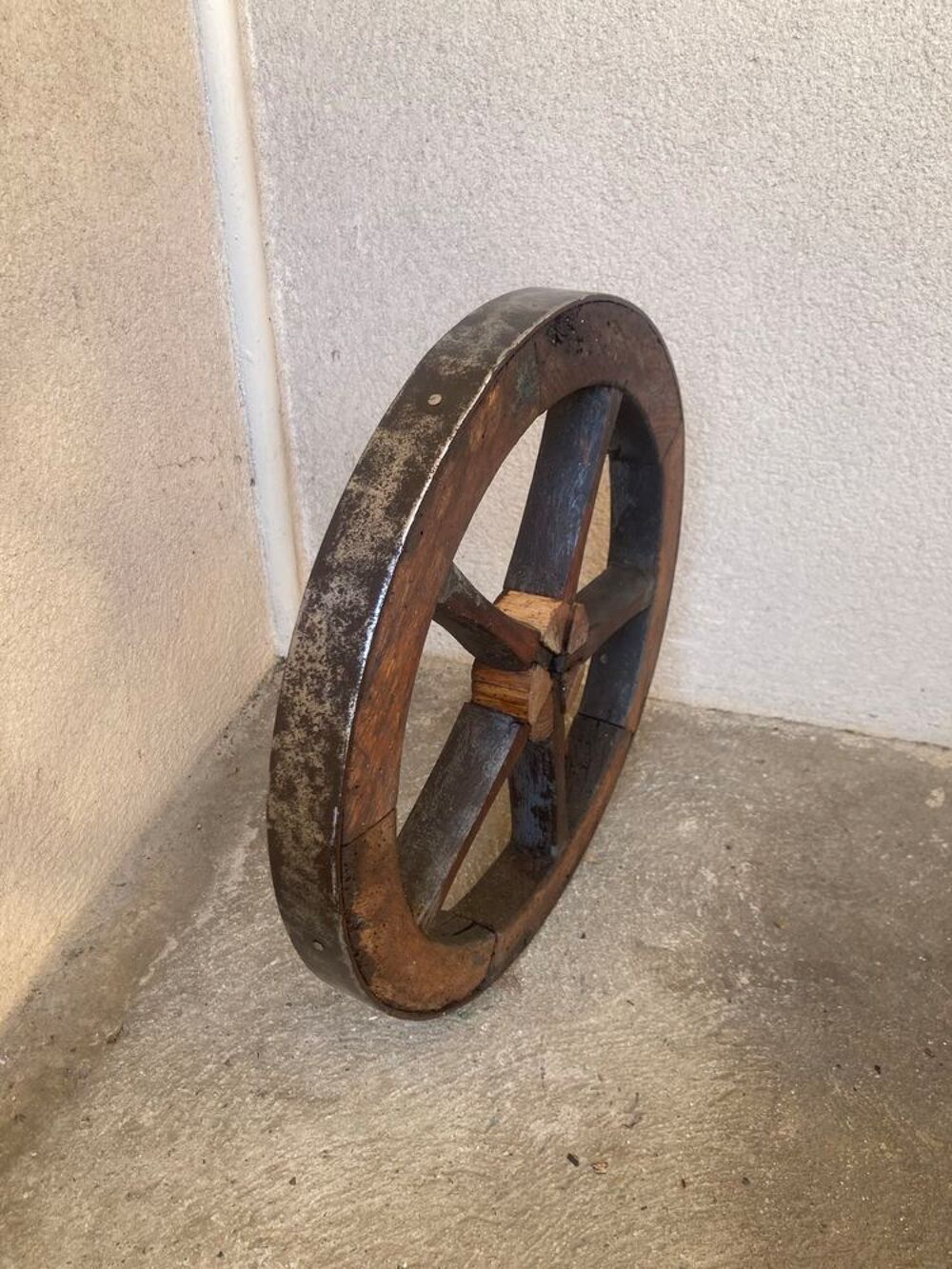 roue bois entourage m&eacute;tallique Meubles