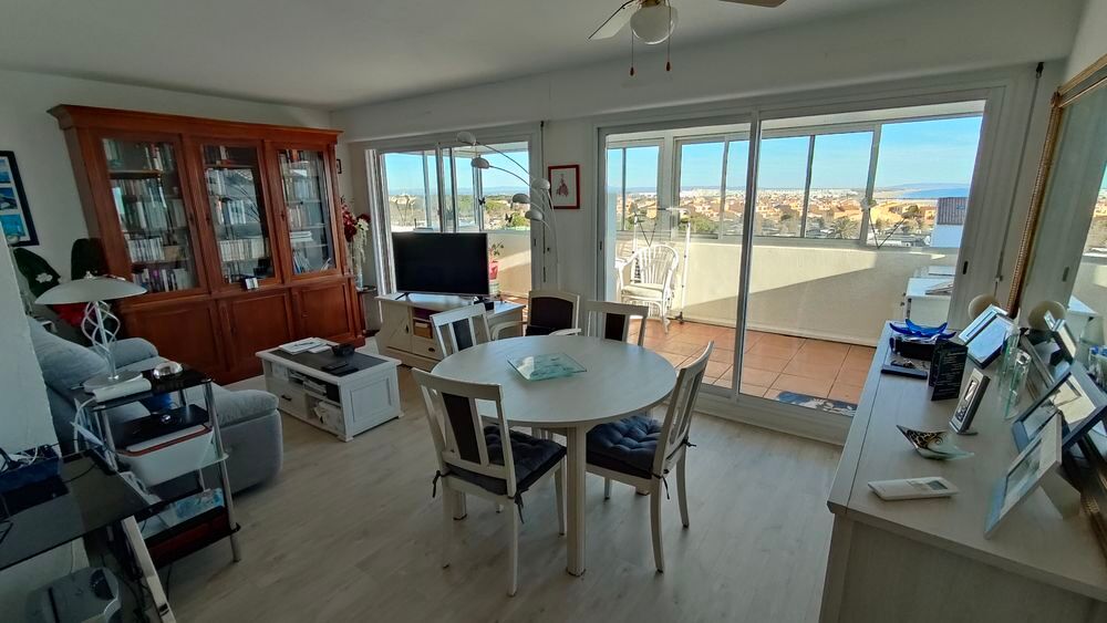 Vente Appartement LE CAP D'AGDE:, secteur Plage du môle, Vue dégagée + mer, résidence sécurisée ravalée en 2023, appartement 3 pièces au dernier étage avec ascenseur. Le cap d agde