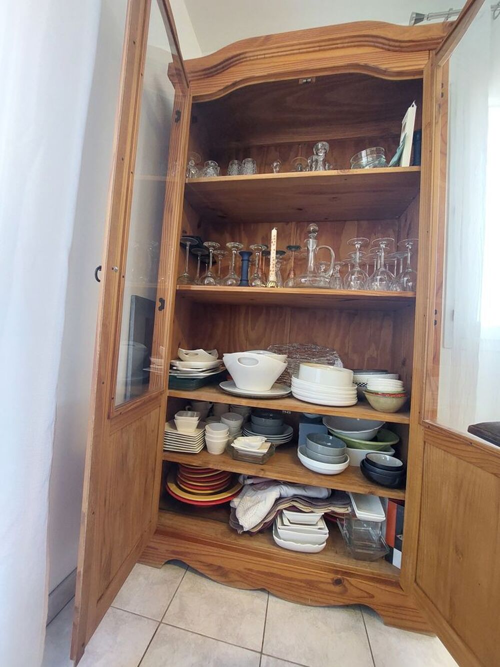 beau vaisselier ou meuble vitrine Meubles