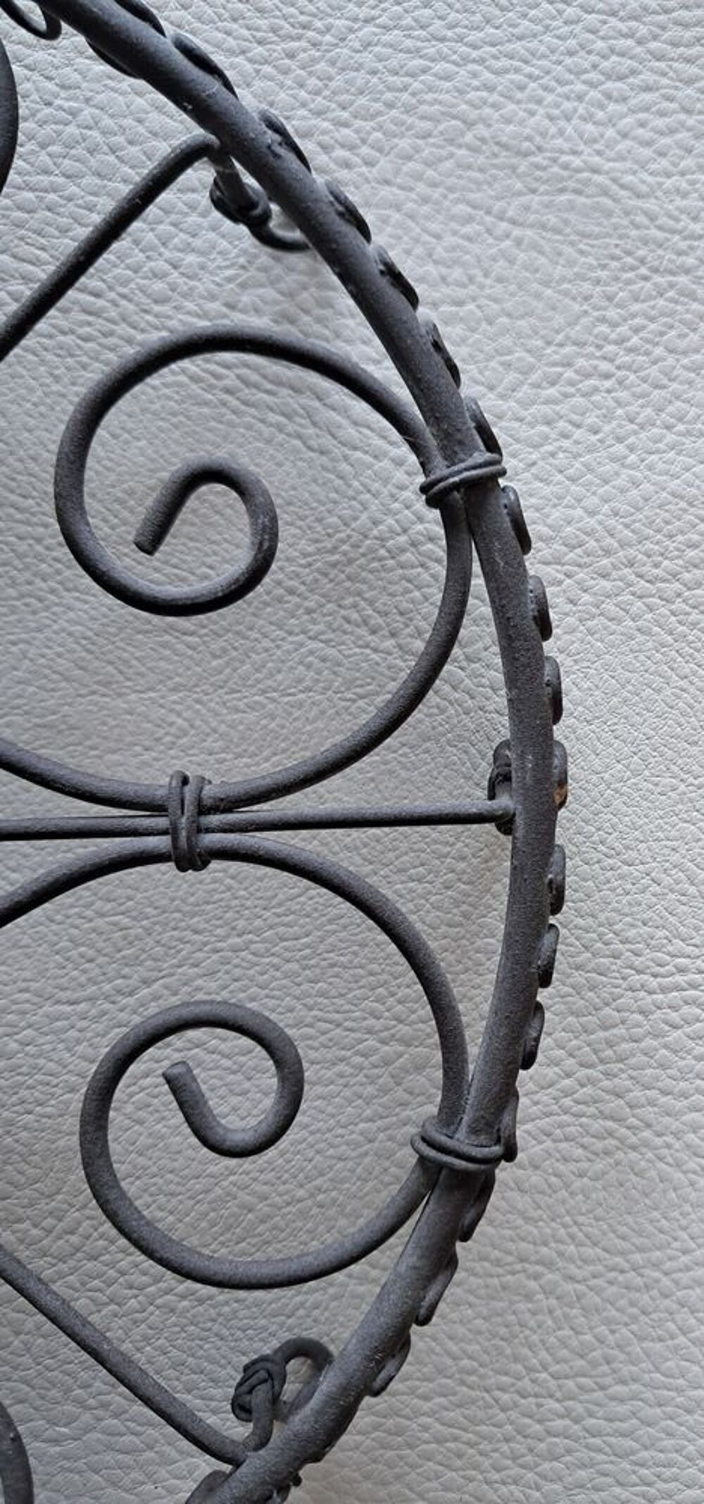 dessous de plat ou de pot de fleur en dentelle de fer patin&eacute; Décoration