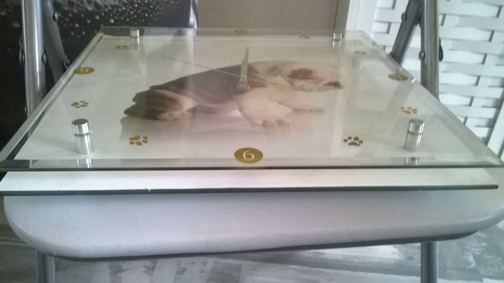 Horloge Carr&eacute;e Chiot anglais de bouledogue
Neuve Dcoration