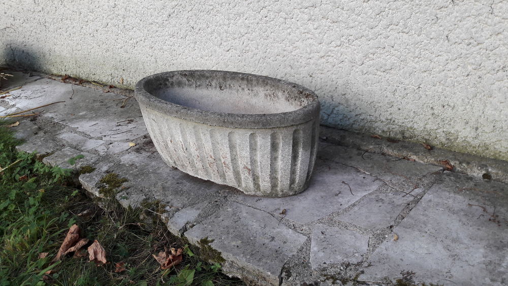4 jardini&egrave;res en pierre Jardin