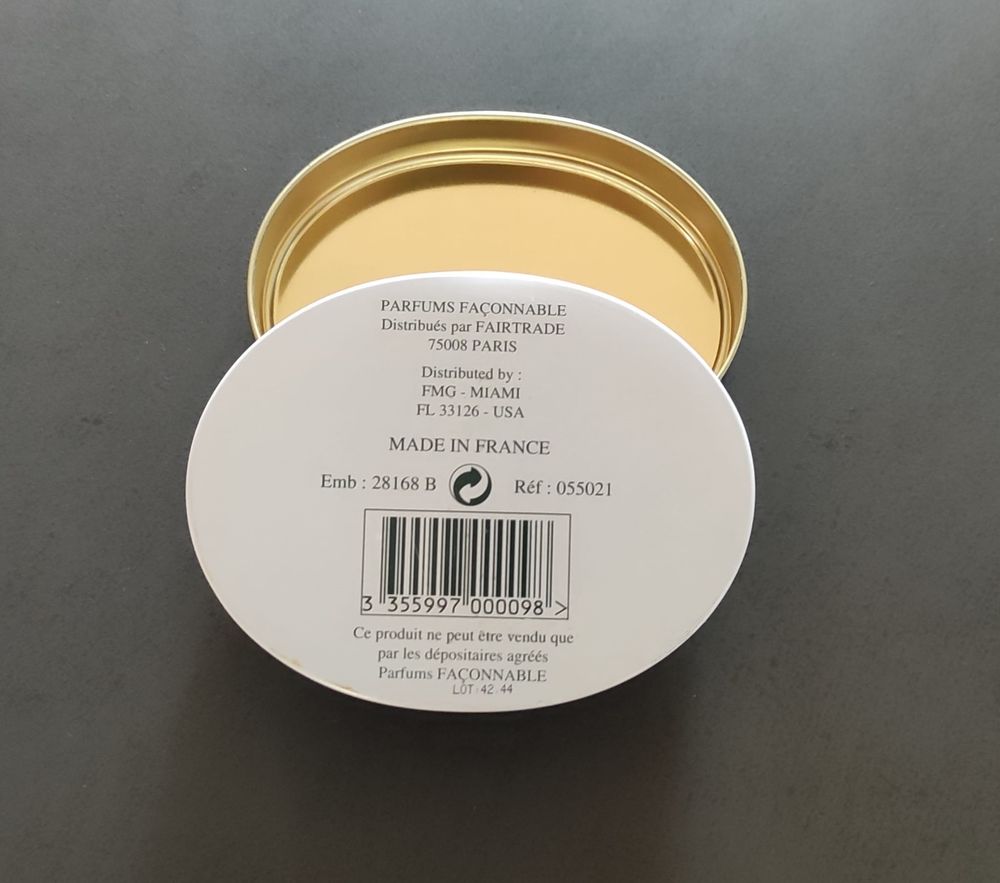 Bo&icirc;te &agrave; savon en m&eacute;tal, parfum Fa&ccedil;onnable&reg; rare 