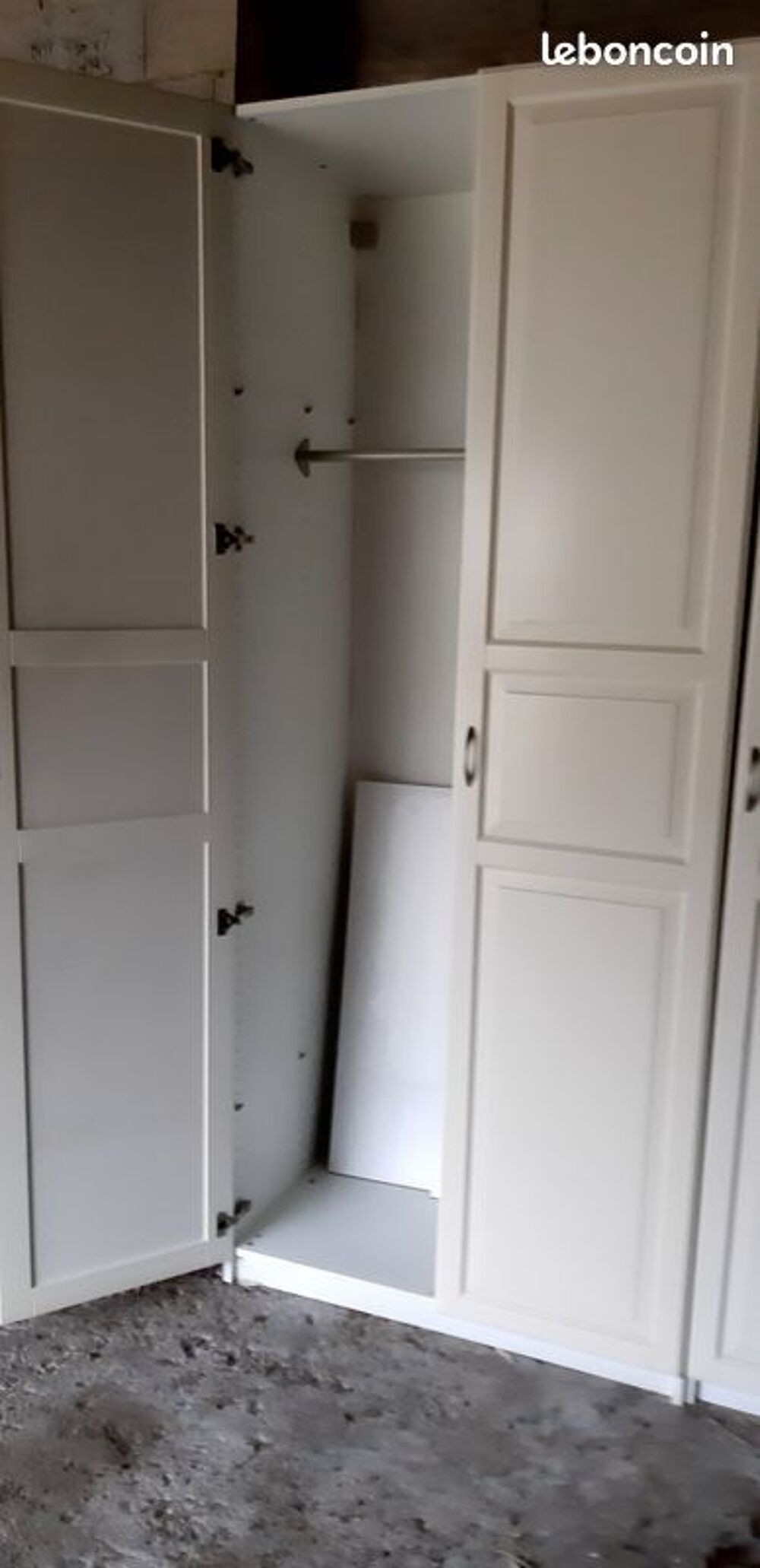 1 penderie et ses 2 colonnes de rangement en laqu&eacute;e blanc Meubles
