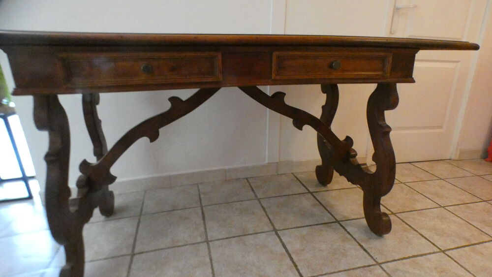 Belle table d'inspiration Renaissance italienne Meubles