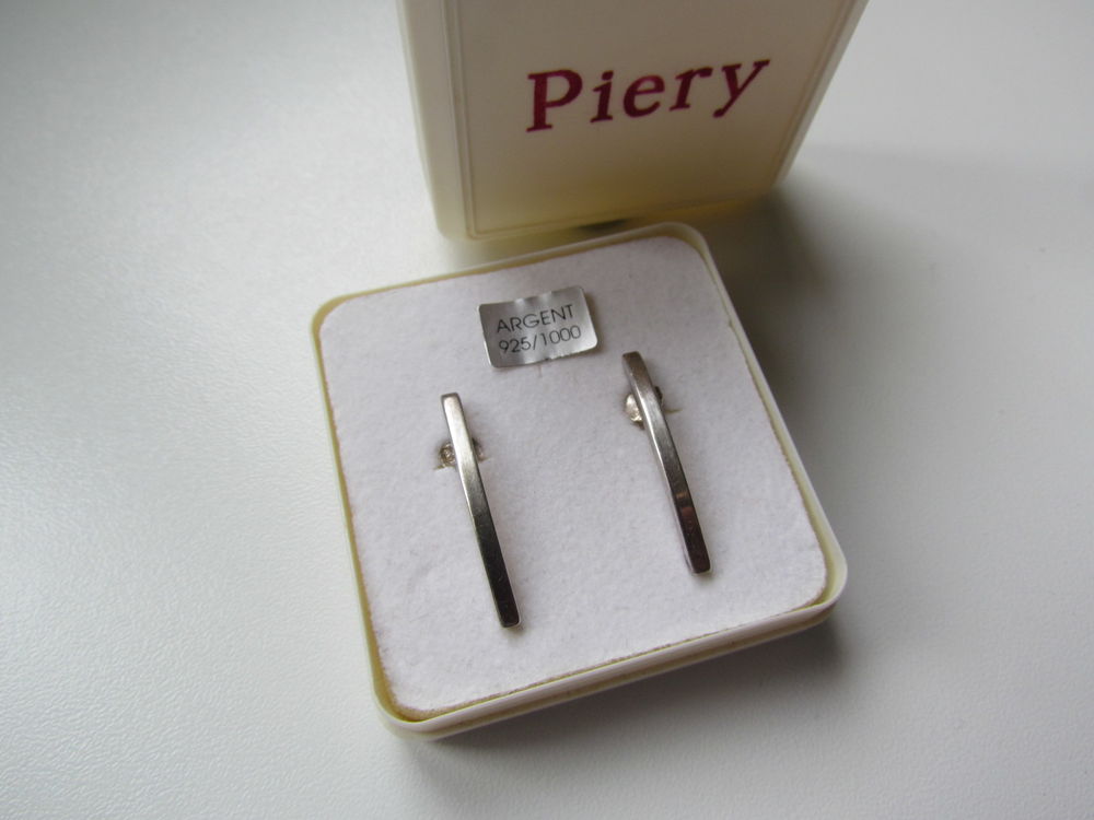 Boucles d 'oreilles argent neuve Bijoux et montres