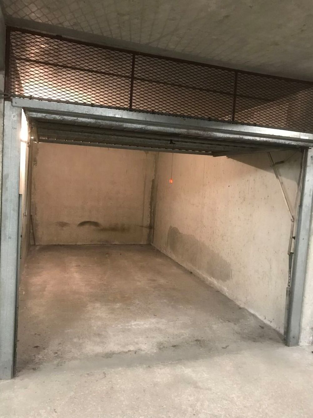 Location Parking/Garage GARAGE FERME  REIMS  POMMERY / VASNIER Reims