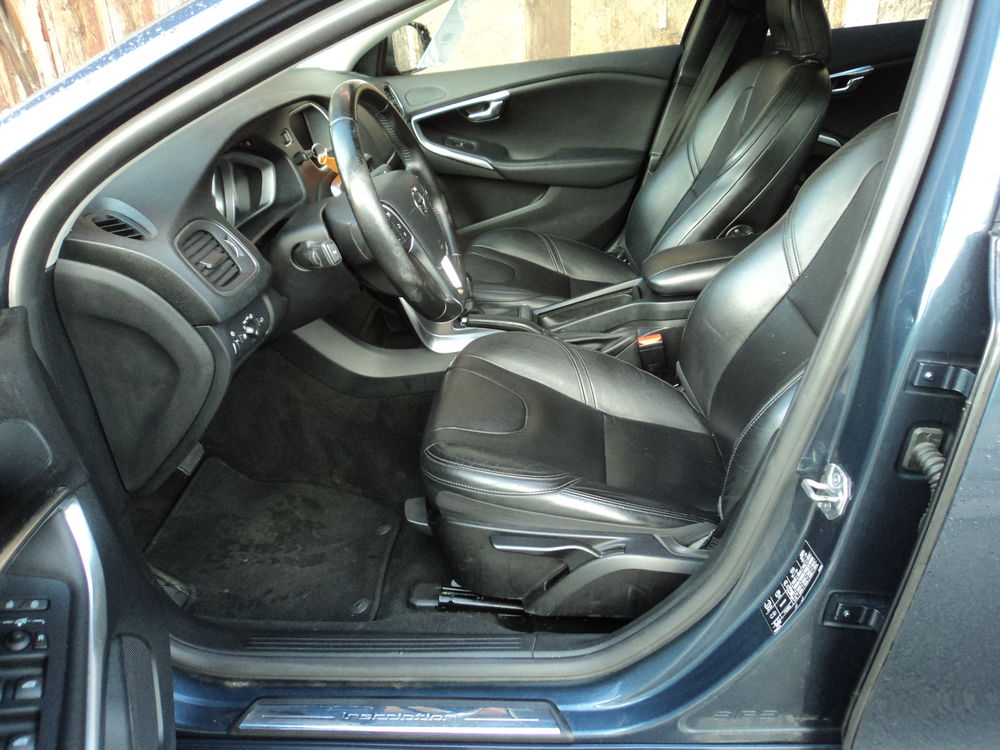V40 T2 122 Geartronic 6 Inscription 2018 occasion 78610 Le Perray-en-Yvelines