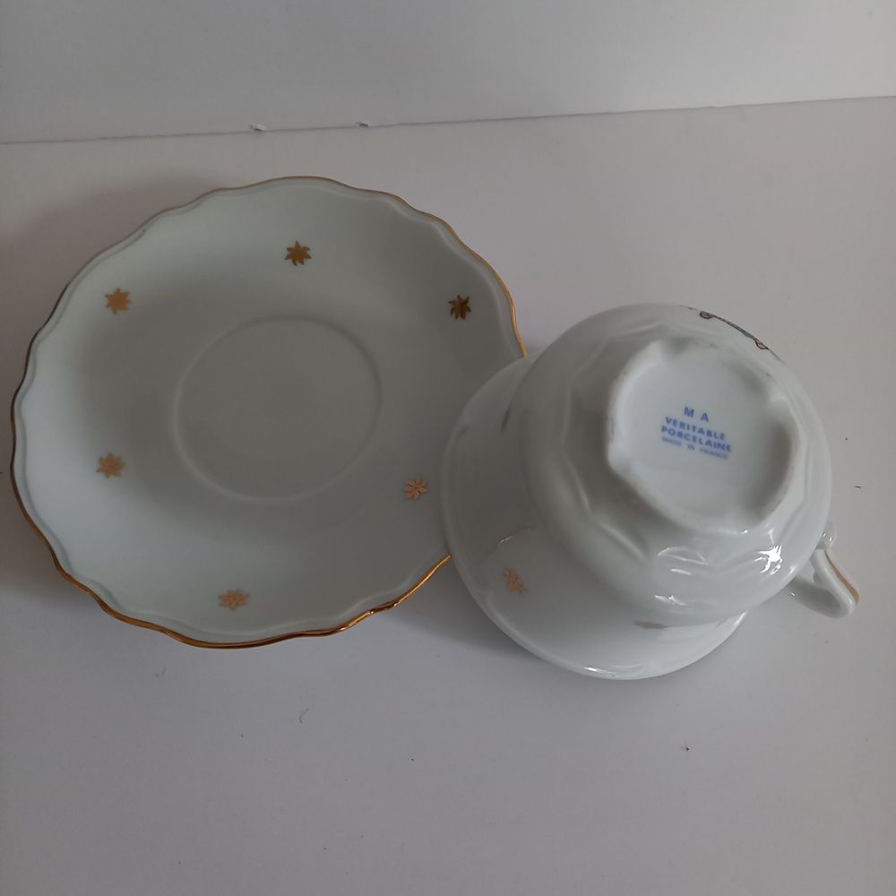Tasse et sa sous tasse en porcelaine fran&ccedil;aise souvenir du Décoration