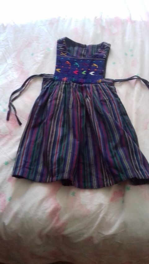 Tr�s jolie robe proven�ale en coton ? 4 ans
15 Sept�mes-les-Vallons (13)