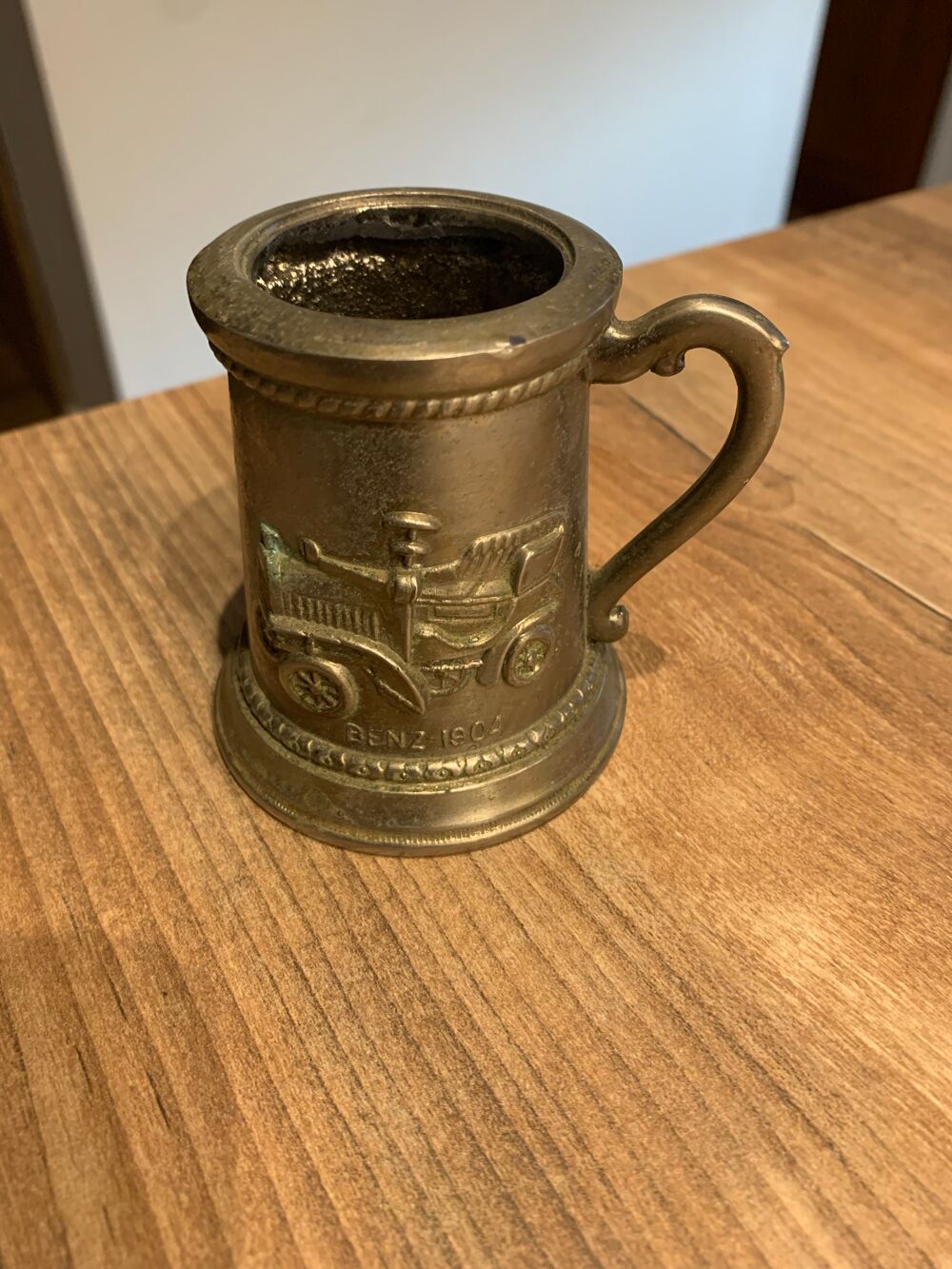 Chope &agrave; bi&egrave;re de d&eacute;coration vintage motifs voitures \'\' Fiat 1901 - Benz 1904 \'\' Décoration
