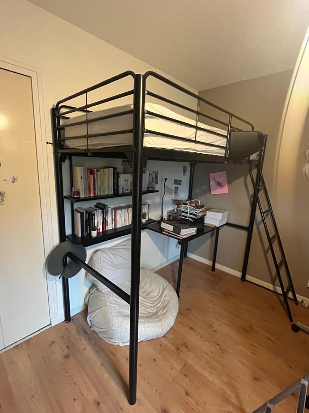  2 Lits mezzanine noir et gris 
Meubles