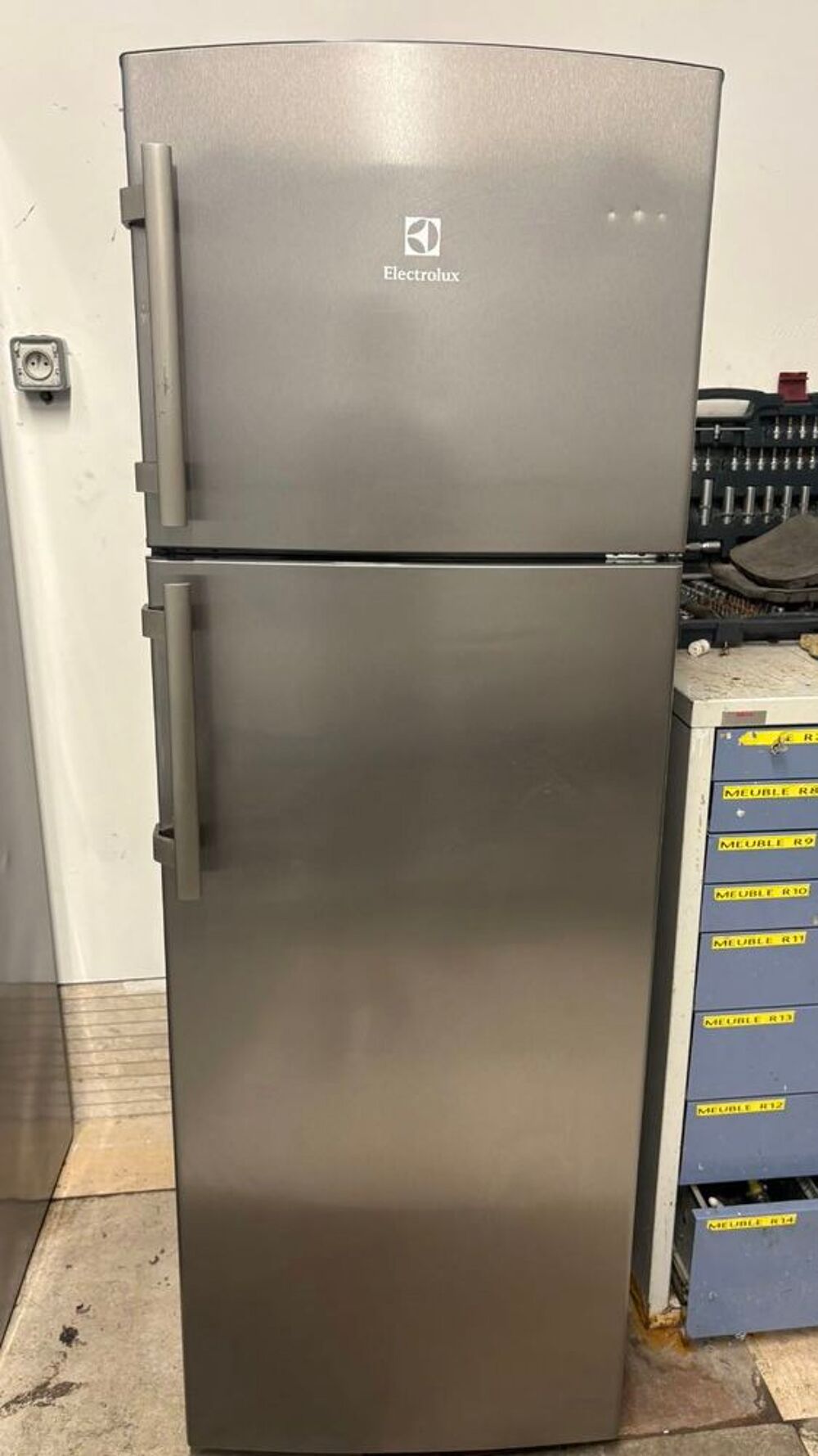 frigo cong&eacute;lateur electrolux inox excellent etat livraison et installation assur&eacute;e Electroménager