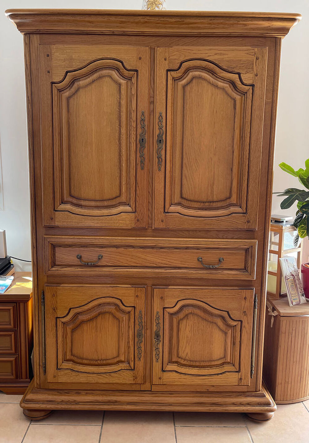 Meuble TV
Vaisselier
Meuble vitrine
2 chevets Meubles